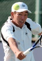 Suzuki joins final 16 of men's singles at Japan Open